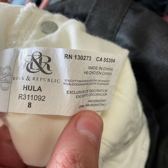 Rock & Republic NWT Women's White Jeans shorts fryed hem 5-Pockets Size 8 - Picture 2 of 11